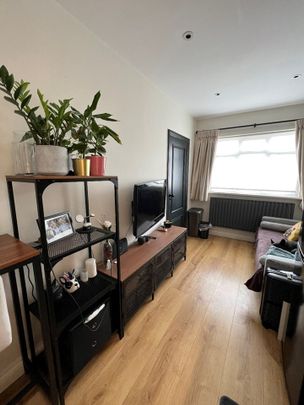 1 Bed Flat, Colindeep Gardens, NW4 - Photo 1