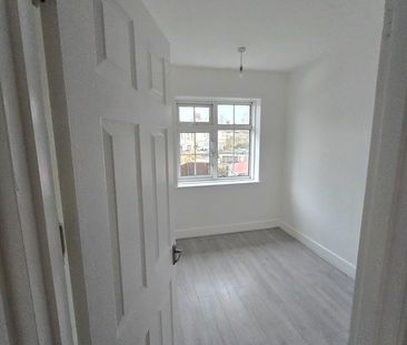 3 Bed Semi-Detached House, Merryoak Green, SO19 - Photo 1