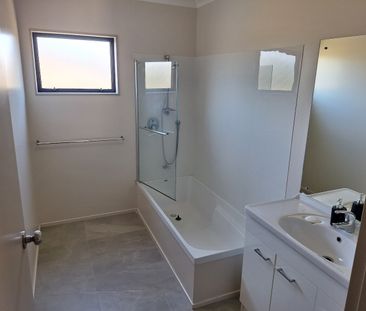 Big Family Fun - Photo 1