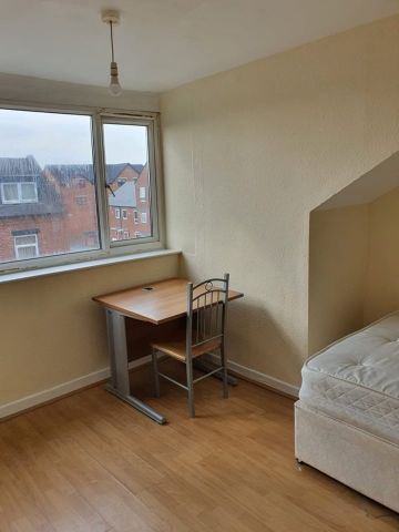Room in a Shared House, Linden Road, LS11 - Photo 4