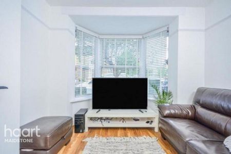 3 bedroom terraced house to rent - Photo 4