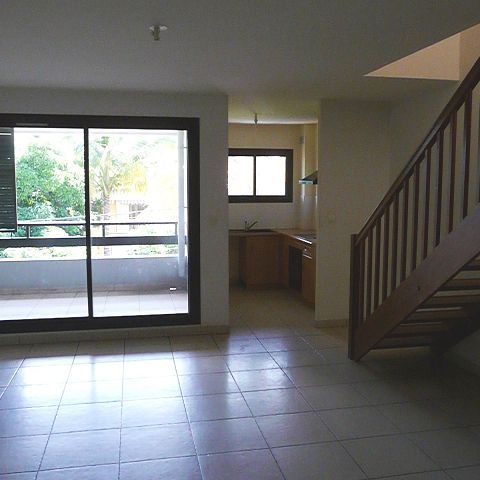 Location Appartement 3 pièces 72m² LA POSSESSION 97419 - Photo 1