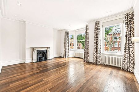 Sympathetically restored townhouse in a prime Maida Vale location. - Photo 2