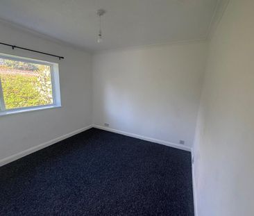 4 bedroom semi-detached house to rent - Photo 3