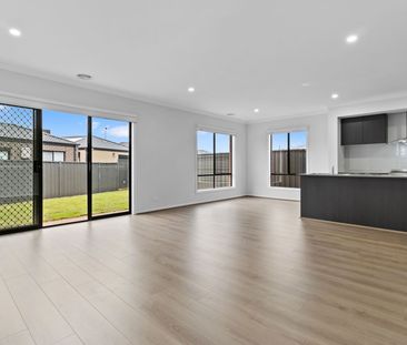 Brand New 3 Bedroom Family Home - Photo 3