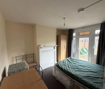 4 bedroom terraced house to rent - Photo 5