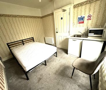 6 bedroom terraced house to rent - Photo 4