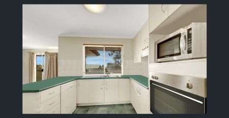 3 BEDROM FAMILY HOME - Photo 5