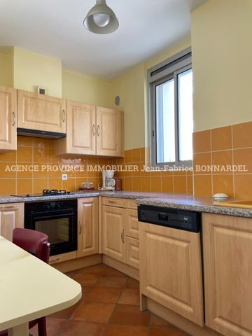 Location Appartement 3 pièces 79m² STE CECILE LES VIGNES 84290 - Photo 3