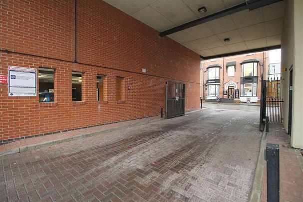 2 bedroom ground floor flat to rent - Photo 1