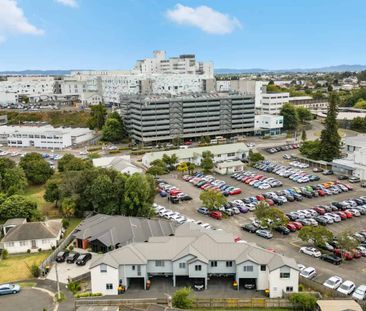 Handy To Hospital - Photo 3