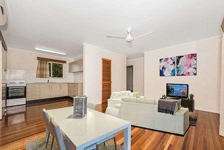 Conveniently located Duplex! - Both Units Available! - Photo 2