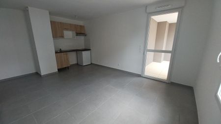 location Appartement T2 DE 42.3m² À NIMES - Photo 3