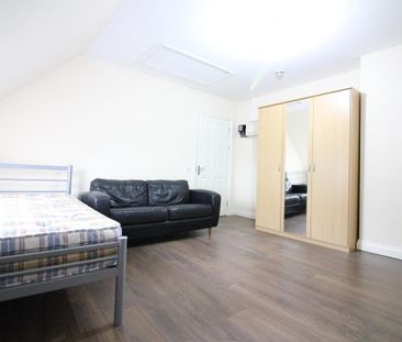 Hatton Road, Feltham - Photo 2