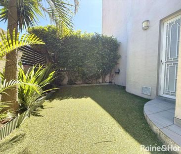 Remarkably Unique 3 Bedroom Park Side Garden Apartment - Photo 3