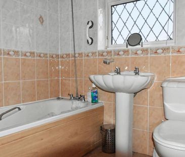 3 bedroom semi-detached house to rent - Photo 4