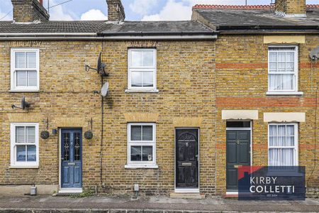 2 bedroom terraced house to rent - Photo 2