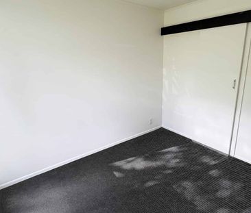 REMUERA, 1 BEDROOM - Photo 3