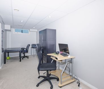 For Lease - 156 Valley Stream Drive Unit# B, South of Baseline to K... - Photo 6