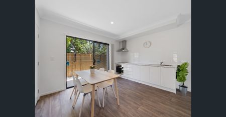 MODERN, FULLY FURNISHED, STUDIO APARTMENT - Photo 5