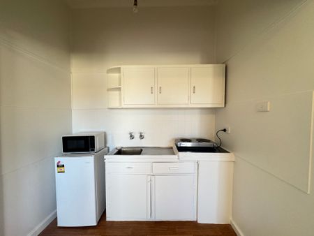 Freshly Painted 1 Bedroom Unit - Photo 3