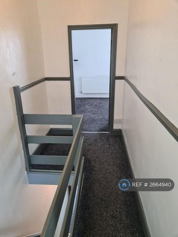 2 bedroom end of terrace house to rent - Photo 5