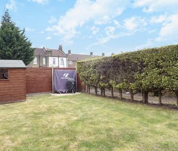 3 Bed End Terrace, Dupont Road, SW20 - Photo 2