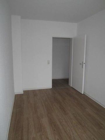 Barrierearme Dachgeschosswohnung mit großer Küche und Wohn-/Schlafzimmer - Photo 3