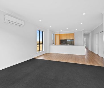 Charming 3-Bedroom Family Home with Modern Comforts and Low-Mainten... - Photo 1