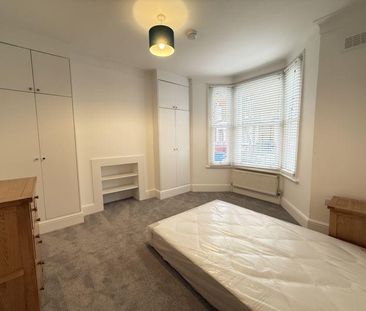 4 bedroom terraced house to rent - Photo 6