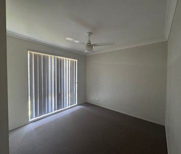 SPACIOUS FAMILY HOME IN HILLCREST - Photo 5