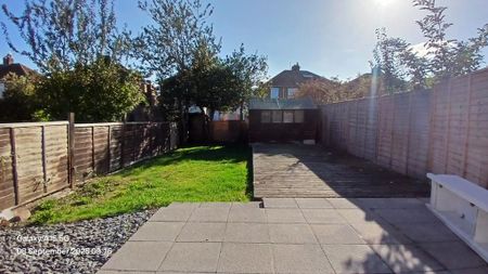 3 bedroom terraced house to rent - Photo 4