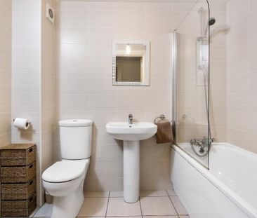 15 Lady Wallace Crescent, Lisburn, BT28 3GP - Photo 3