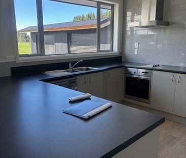 Rural 4BR Family Home in Geraldine - Photo 3