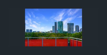 Generous Sized Light Filled Apartment With Panoramic Views - Photo 4