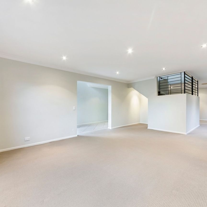 Large Home&comma; Murray Farm Primary School Catchment - Photo 1