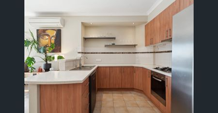 FULLY FURNISHED 3 X 2 IN GREAT LOCATION! 6 MONTH LEASE! - Photo 3