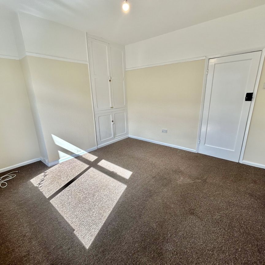 Beauvale Crescent, Nottingham, Hucknall - Photo 1