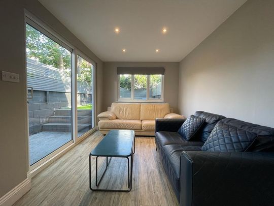 6 bedroom terraced house to rent - Photo 1