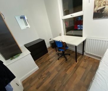 Room in a Shared Flat, Denmark Hill, SE5 - Photo 3