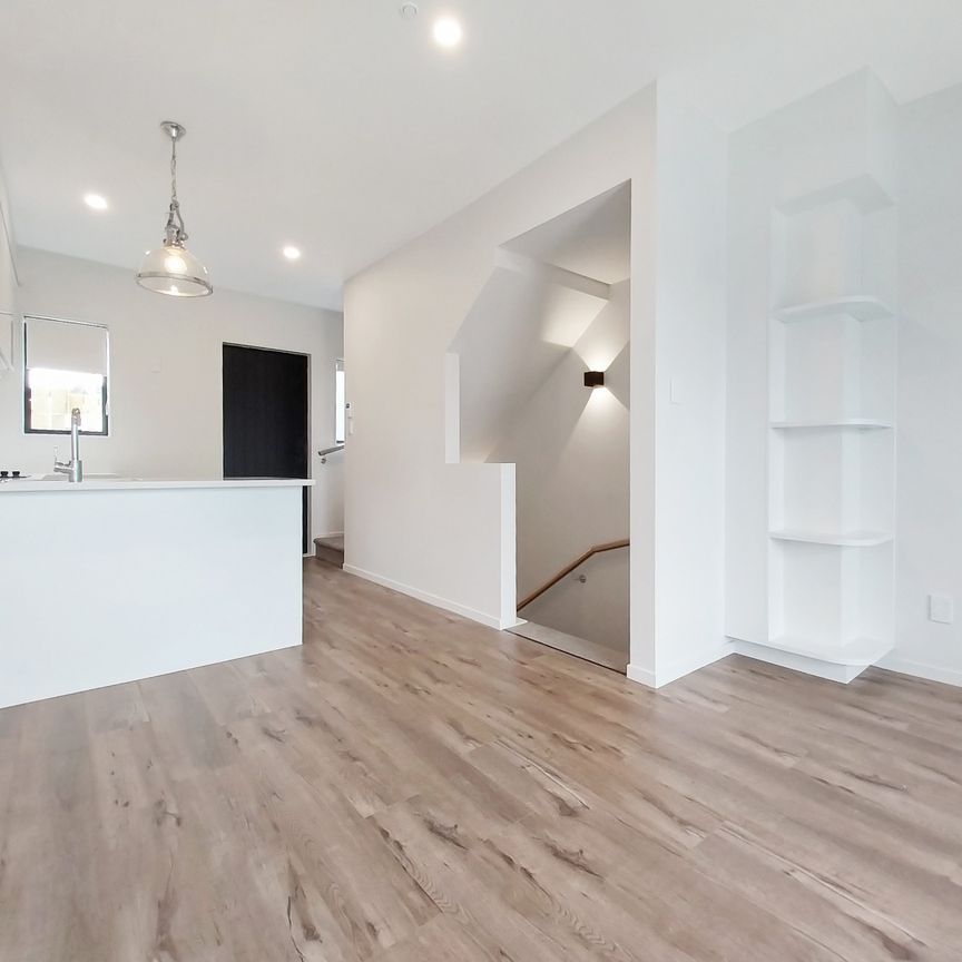 Townhouse Elevated Views! - Photo 1