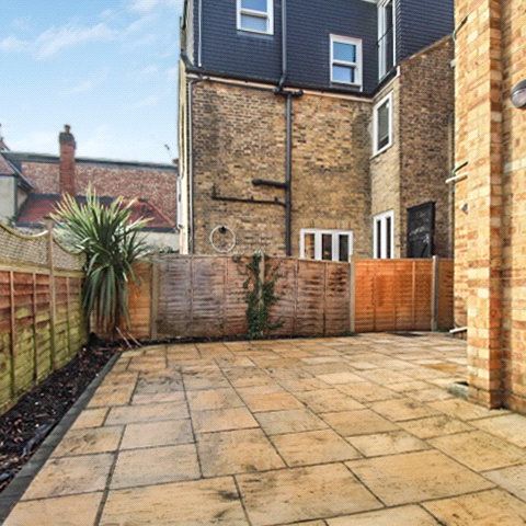 Whitton Dene, Whitton, Hounslow, TW3 2JP - Photo 1