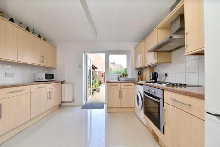 2 bedroom semi-detached house to rent - Photo 3