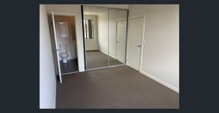 Modern 2-Bedroom Apartment in Prime Location - Photo 3