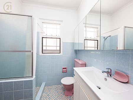 Convenient and Spacious, Rear of the Block ** Available 13/12/25 ** - Photo 2