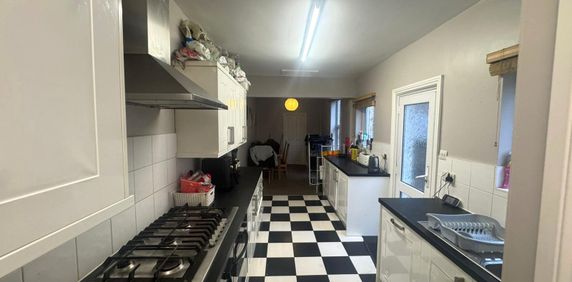 6 bedroom property to rent - Photo 2