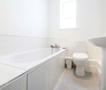 2 bedroom semi-detached house to rent - Photo 4