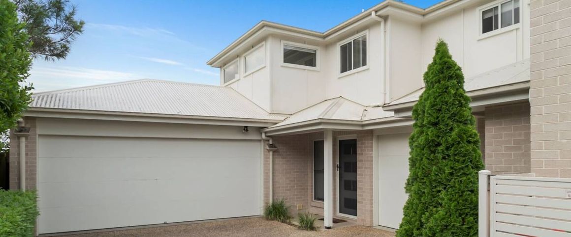 Stylish, Low-Maintenance Townhouse Backing onto Anderson Park - Photo 1
