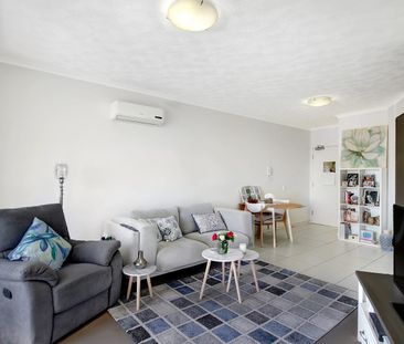 Excellent Location Close to Train & Shops! - Photo 1