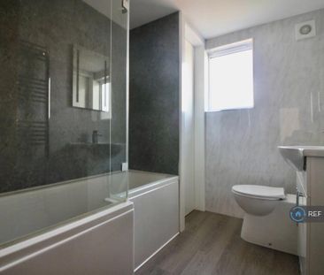 2 bedroom end of terrace house to rent - Photo 5